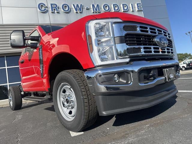 2026 Ford Super Duty F-350 SRW XL 4WD Reg Cab 145" WB 60" CA
