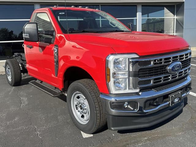 2026 Ford Super Duty F-350 SRW XL 4WD Reg Cab 145" WB 60" CA