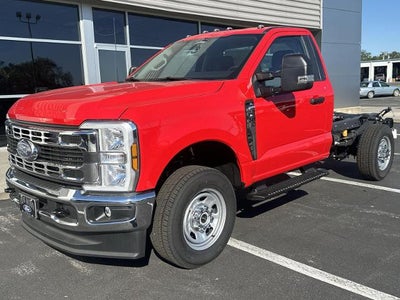 2026 Ford Super Duty F-350 SRW XL 4WD Reg Cab 145" WB 60" CA