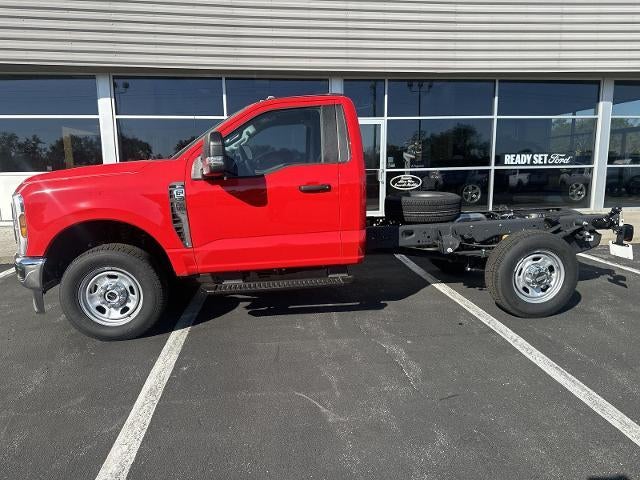 2026 Ford Super Duty F-350 SRW XL 4WD Reg Cab 145" WB 60" CA