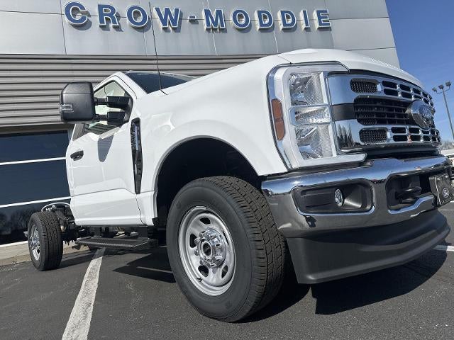 2026 Ford Super Duty F-350 SRW XL 4WD Reg Cab 145" WB 60" CA