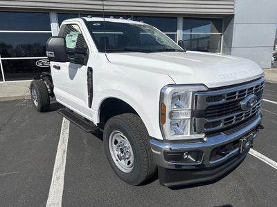 2026 Ford Super Duty F-350 SRW XL 4WD Reg Cab 145" WB 60" CA