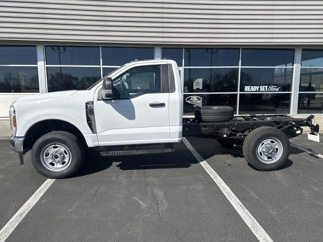 2026 Ford Super Duty F-350 SRW XL 4WD Reg Cab 145" WB 60" CA