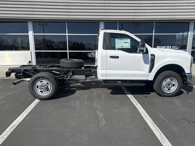 2026 Ford Super Duty F-350 SRW XL 4WD Reg Cab 145" WB 60" CA