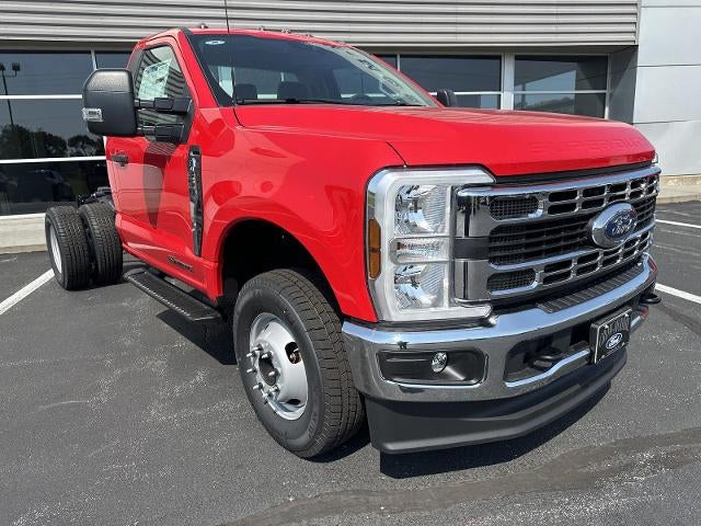 2026 Ford Super Duty F-350 DRW XL 4WD Reg Cab 169" WB 84" CA