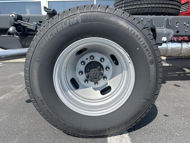 2026 Ford Super Duty F-350 DRW XL 4WD Reg Cab 169" WB 84" CA