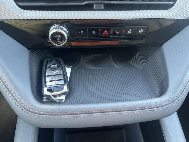 2026 Ford Explorer Active w/100A Pkg 4WD