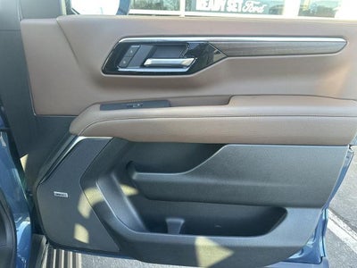 2025 Chevrolet Suburban 4WD High Country